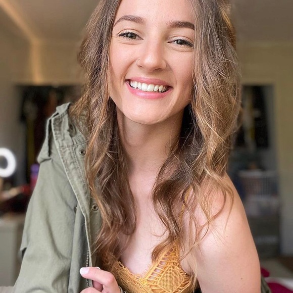 Meet your Posher, Kelly - Picture 1 of 2